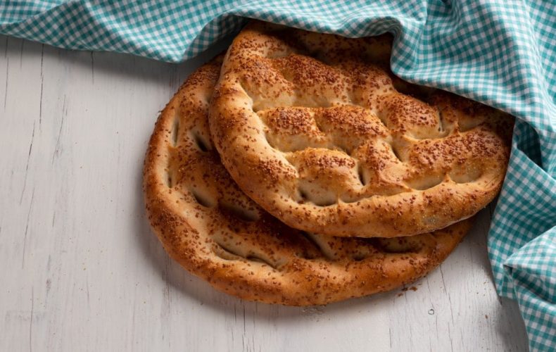 Evde Ramazan Pidesi Nasıl Yapılır? Evde Ramazan Pidesi Nasıl Yapılır?