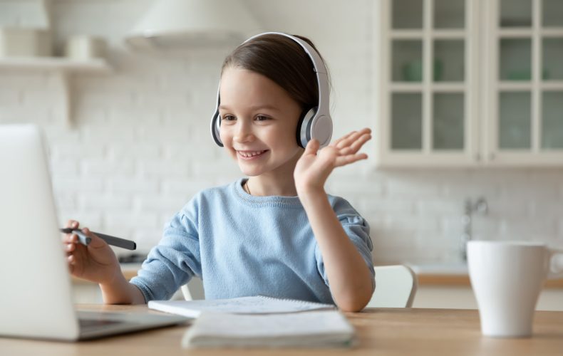 Pandemi Döneminde Evde Vakit Geçiren Çocuklara Nasıl Yaklaşmalıyız? Pandemi Döneminde Evde Vakit Geçiren Çocuklara Nasıl Yaklaşmalıyız?